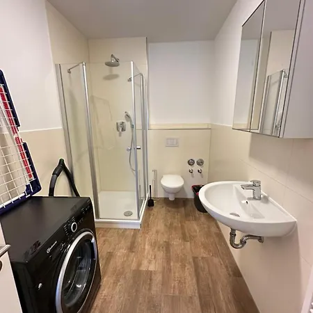2 Bedroom Apartment, 4 Singlebeds, Near A7 Autobahn, Free Parking Apartment