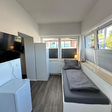 Apartment 2 Bedroom Apartment, 4 Singlebeds, Near A7 Autobahn, Free Parking